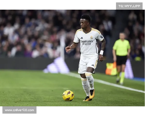 皇马球迷不满球队表现,维尼修斯遭整场嘘声对待